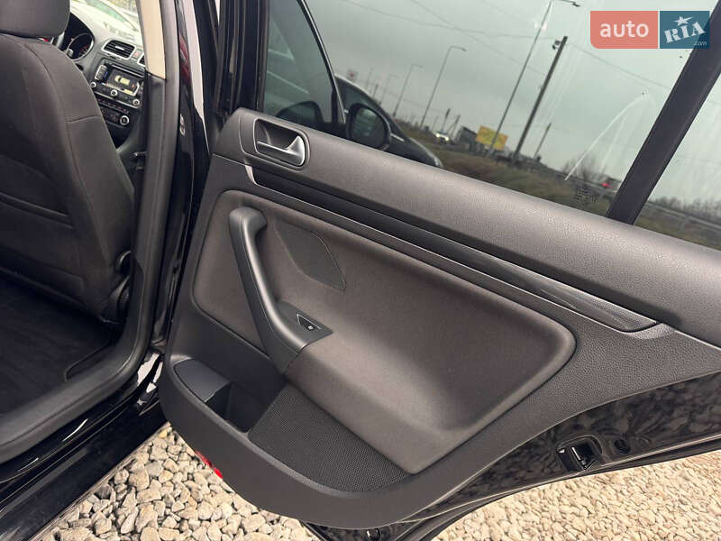 Універсал Volkswagen Golf 2012 в Стрию