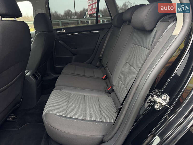 Універсал Volkswagen Golf 2012 в Стрию