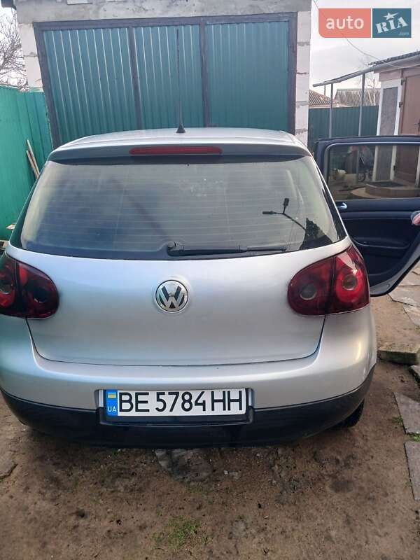 Хетчбек Volkswagen Golf 2005 в Вознесенську