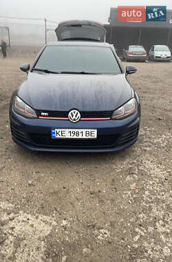 Хетчбек Volkswagen Golf 2015 в Дніпрі