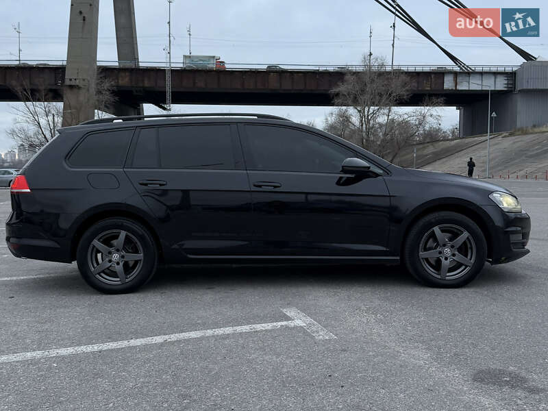 Универсал Volkswagen Golf 2014 в Киеве
