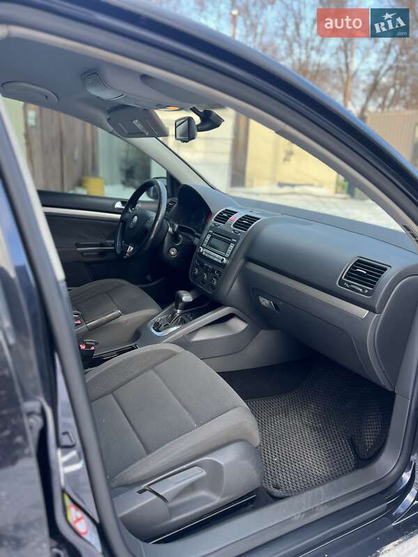 Хэтчбек Volkswagen Golf 2007 в Днепре