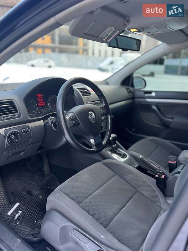 Хэтчбек Volkswagen Golf 2007 в Днепре