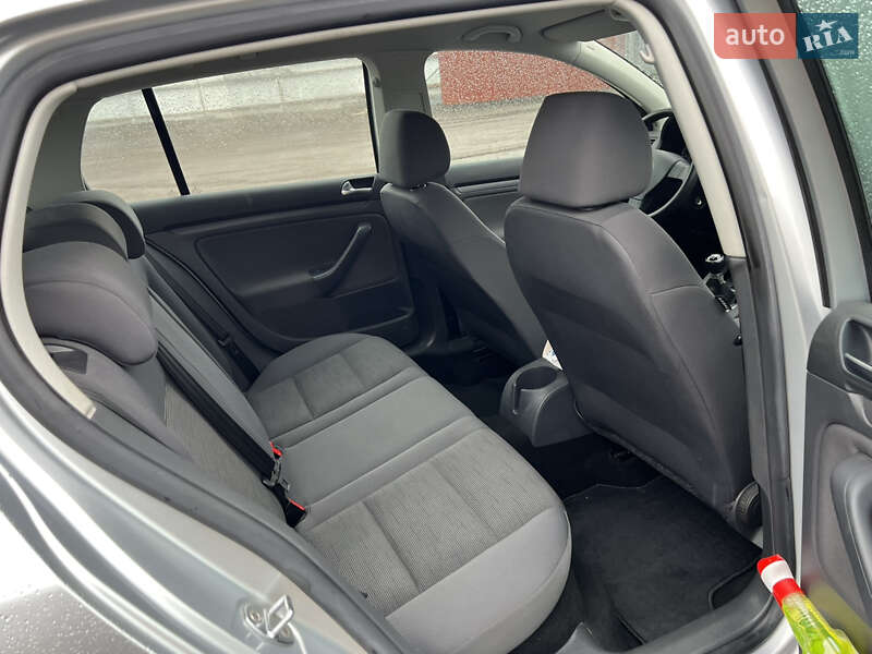 Хетчбек Volkswagen Golf 2007 в Нововолинську