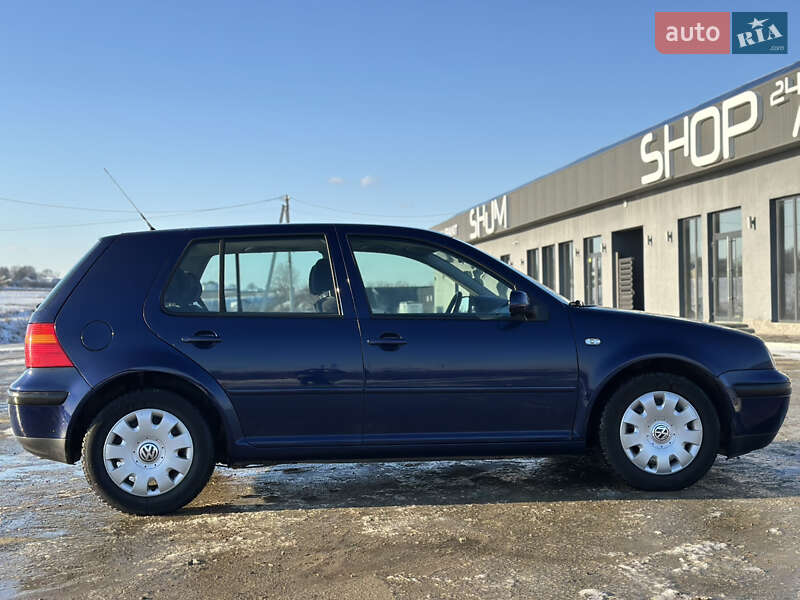 Хетчбек Volkswagen Golf 2002 в Чернівцях