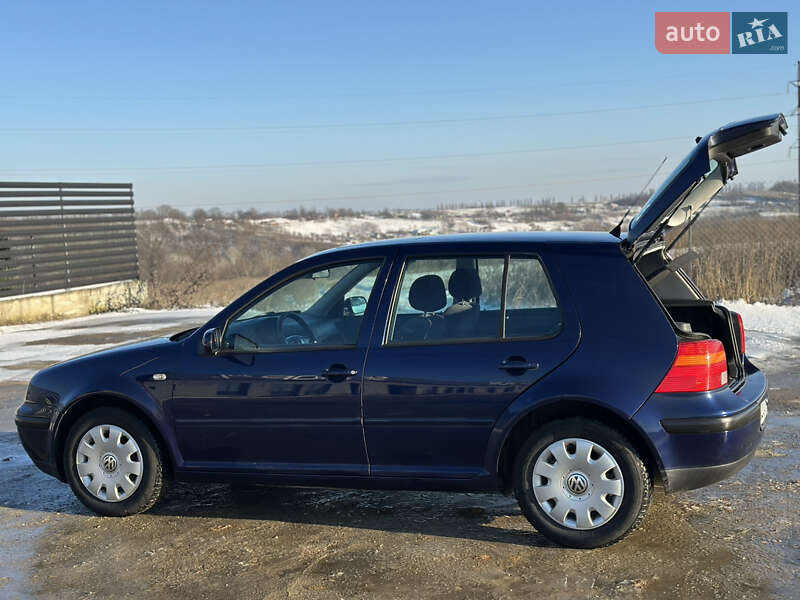 Хетчбек Volkswagen Golf 2002 в Чернівцях
