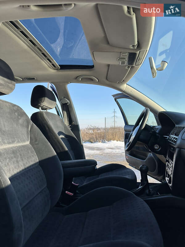 Хетчбек Volkswagen Golf 2002 в Чернівцях