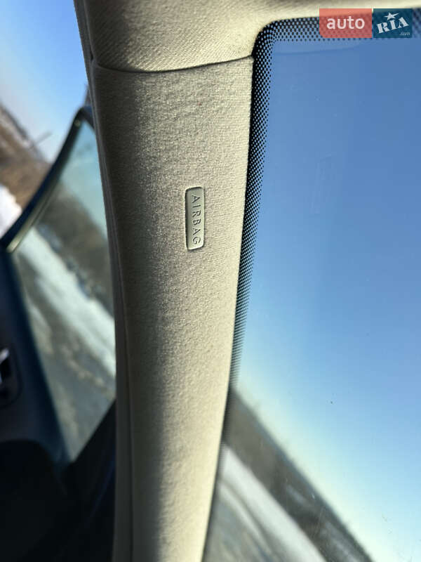 Хетчбек Volkswagen Golf 2002 в Чернівцях