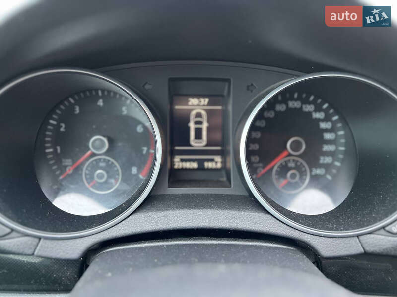 Хетчбек Volkswagen Golf 2012 в Козелеці