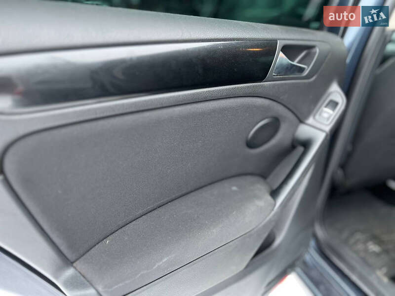 Хетчбек Volkswagen Golf 2012 в Козелеці