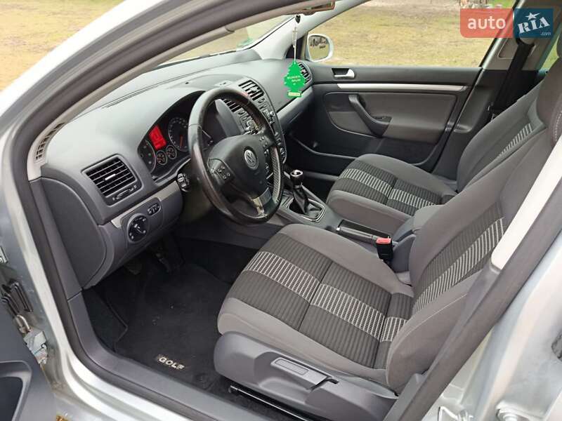 Хетчбек Volkswagen Golf 2008 в Луцьку