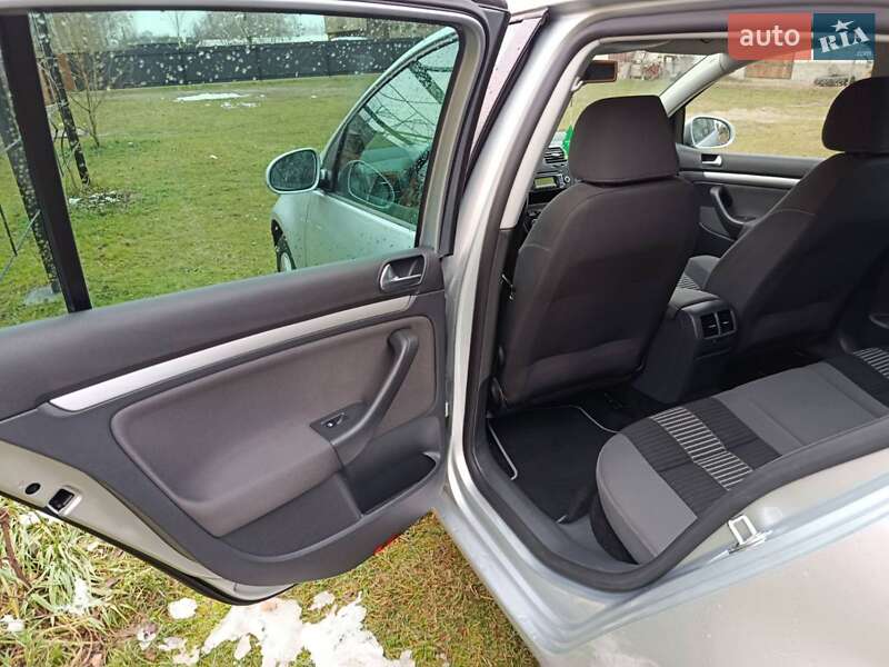 Хетчбек Volkswagen Golf 2008 в Луцьку