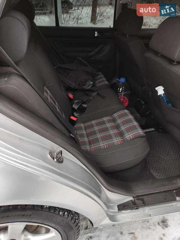 Хетчбек Volkswagen Golf 2003 в Хмельницькому