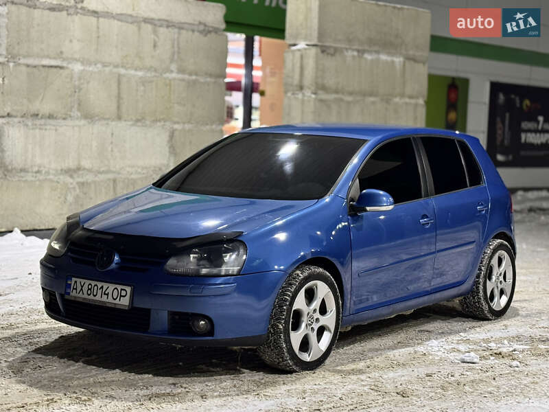 Хетчбек Volkswagen Golf 2005 в Сумах
