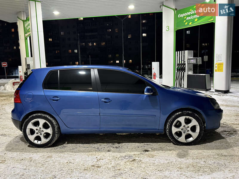 Хетчбек Volkswagen Golf 2005 в Сумах