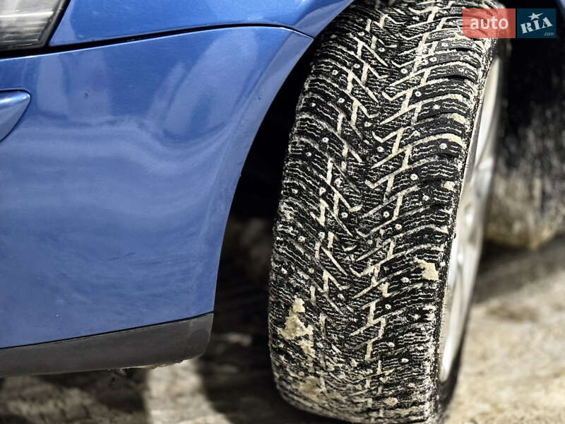 Хетчбек Volkswagen Golf 2005 в Сумах