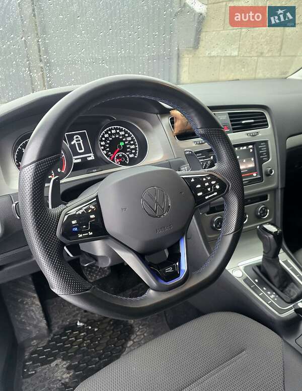 Універсал Volkswagen Golf 2015 в Дніпрі