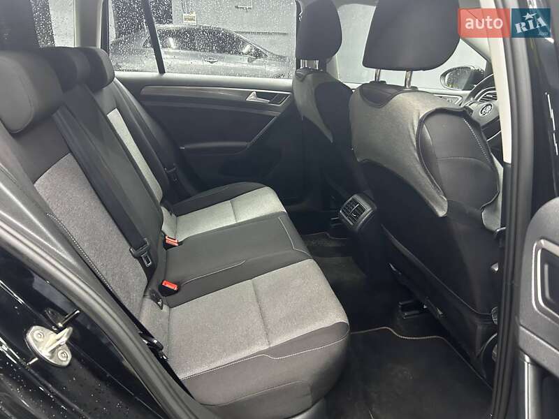 Универсал Volkswagen Golf 2016 в Черновцах