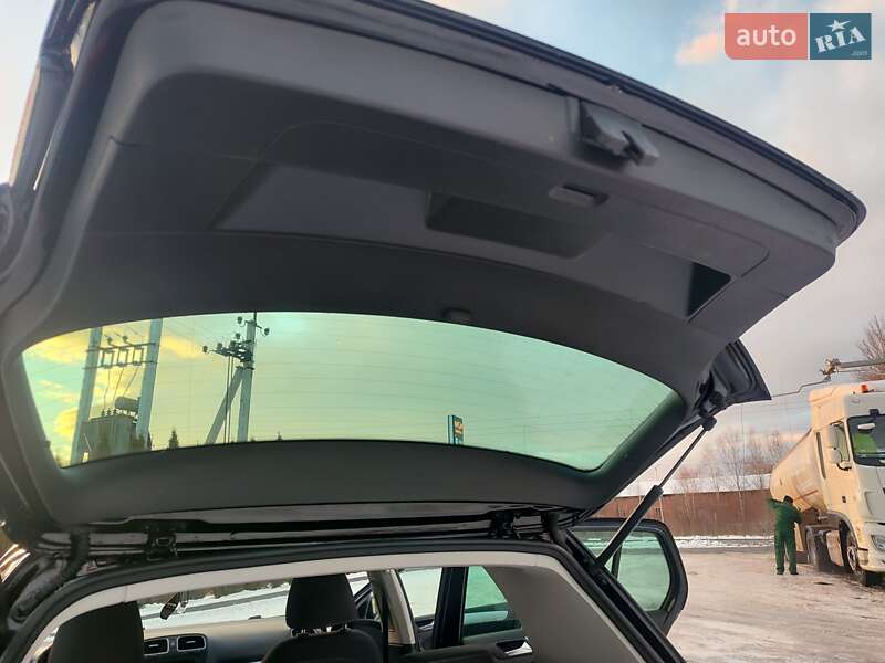 Хетчбек Volkswagen Golf 2010 в Івано-Франківську