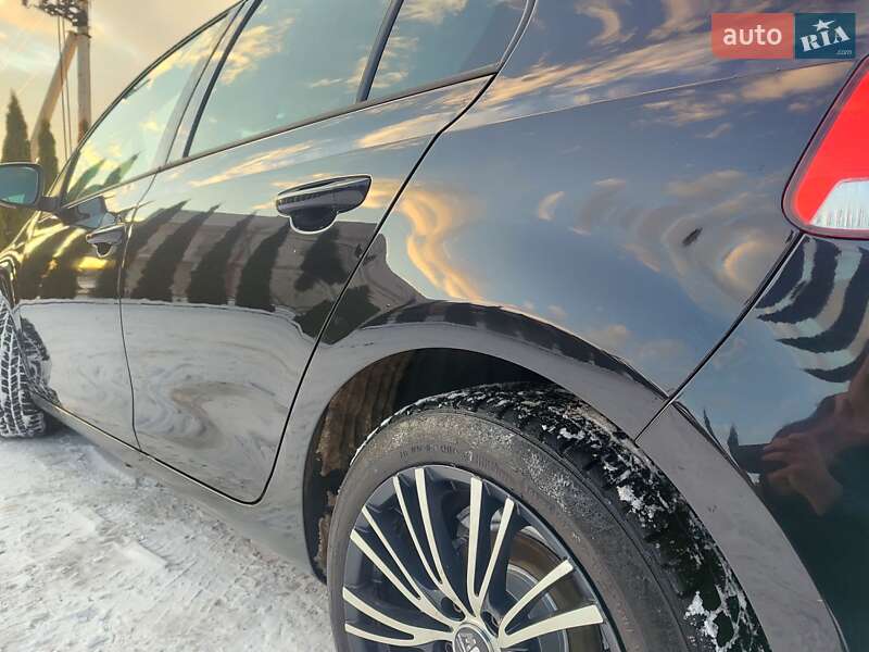 Хетчбек Volkswagen Golf 2010 в Івано-Франківську