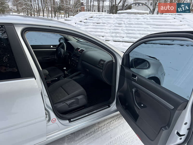 Хэтчбек Volkswagen Golf 2006 в Нежине