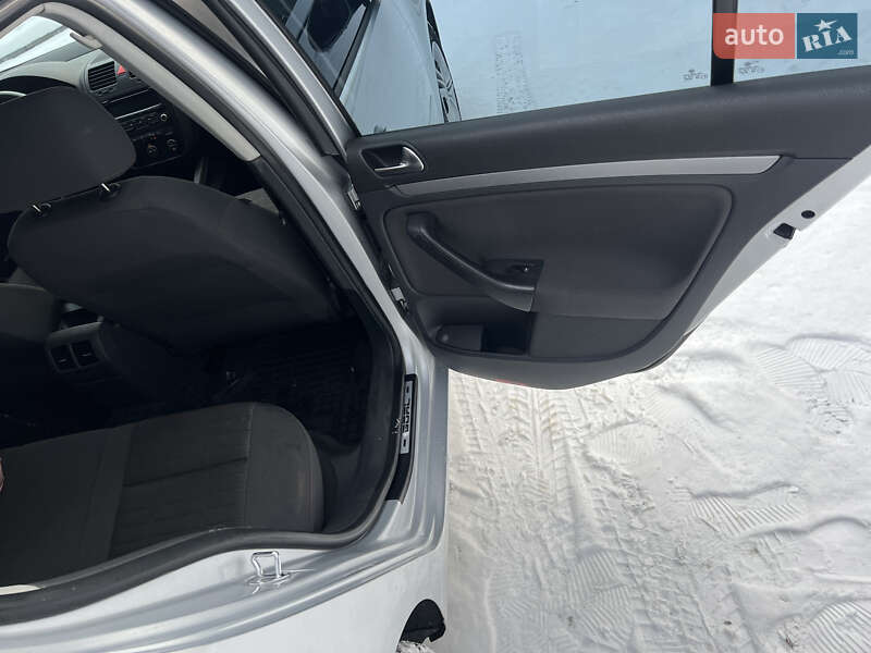 Хэтчбек Volkswagen Golf 2006 в Нежине