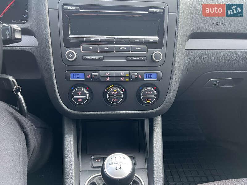 Хэтчбек Volkswagen Golf 2006 в Нежине