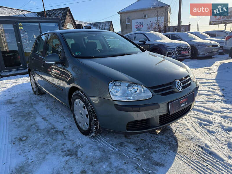 Хетчбек Volkswagen Golf 2005 в Коломиї