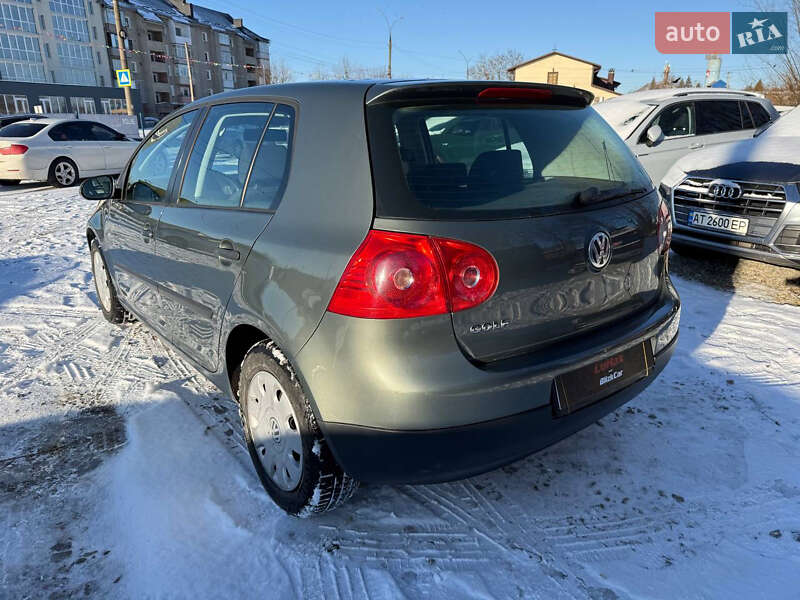 Хетчбек Volkswagen Golf 2005 в Коломиї