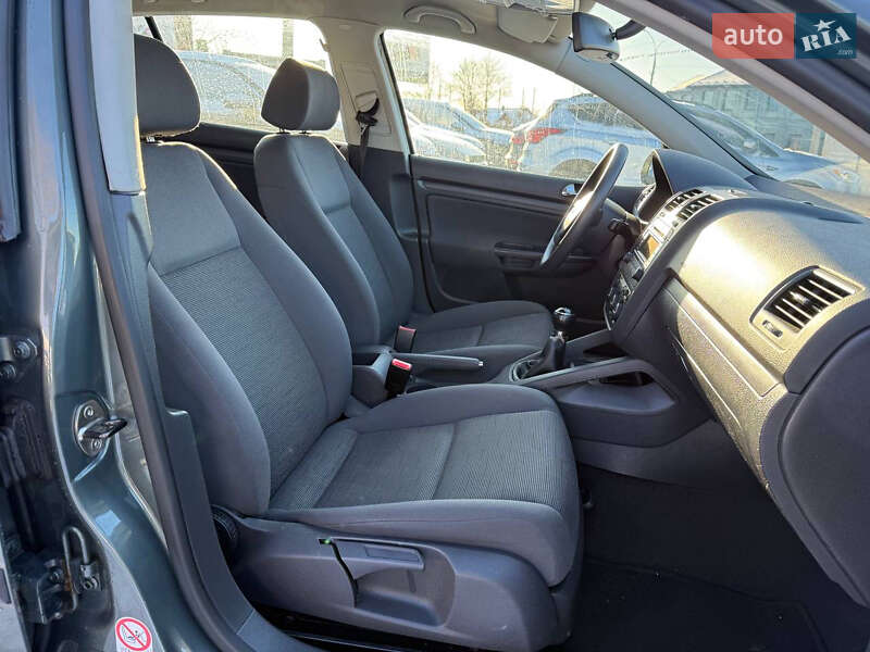 Хетчбек Volkswagen Golf 2005 в Коломиї