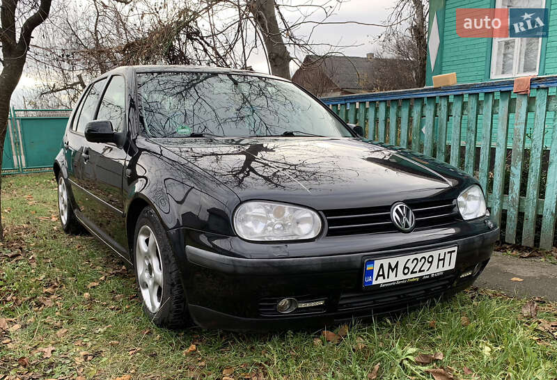 Хэтчбек Volkswagen Golf 2001 в Житомире