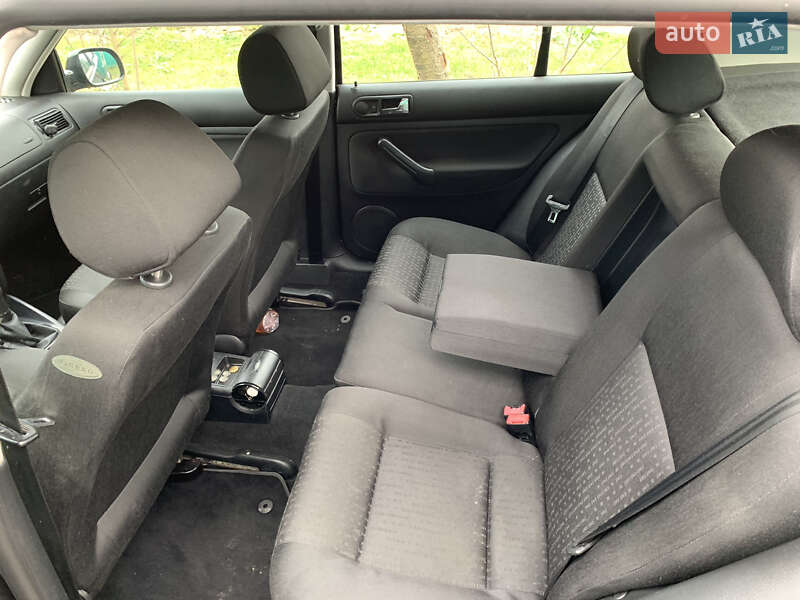 Хэтчбек Volkswagen Golf 2001 в Житомире