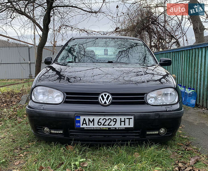 Хэтчбек Volkswagen Golf 2001 в Житомире