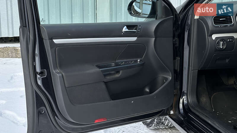 Універсал Volkswagen Golf 2009 в Самборі