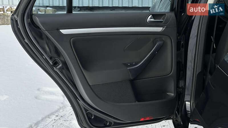 Універсал Volkswagen Golf 2009 в Самборі