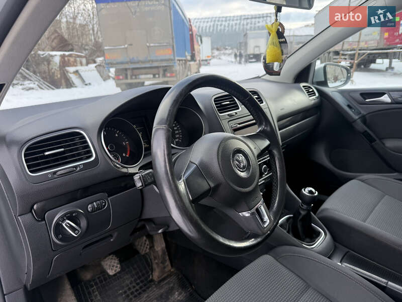 Хетчбек Volkswagen Golf 2010 в Вінниці
