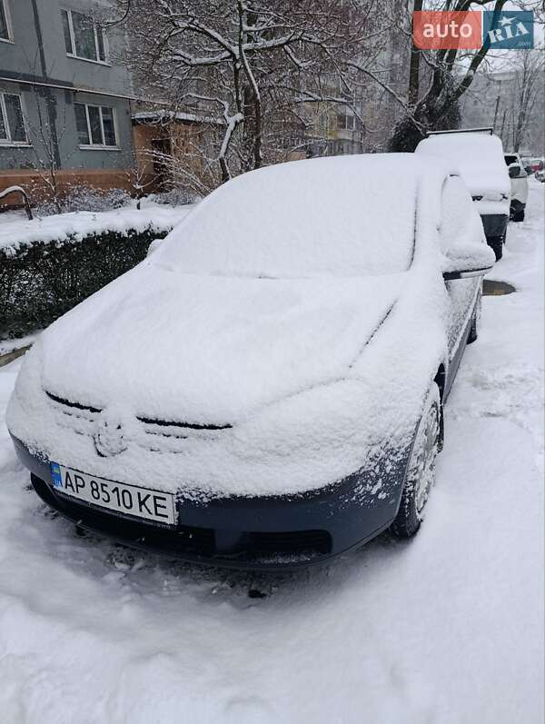 Хетчбек Volkswagen Golf 2004 в Запоріжжі
