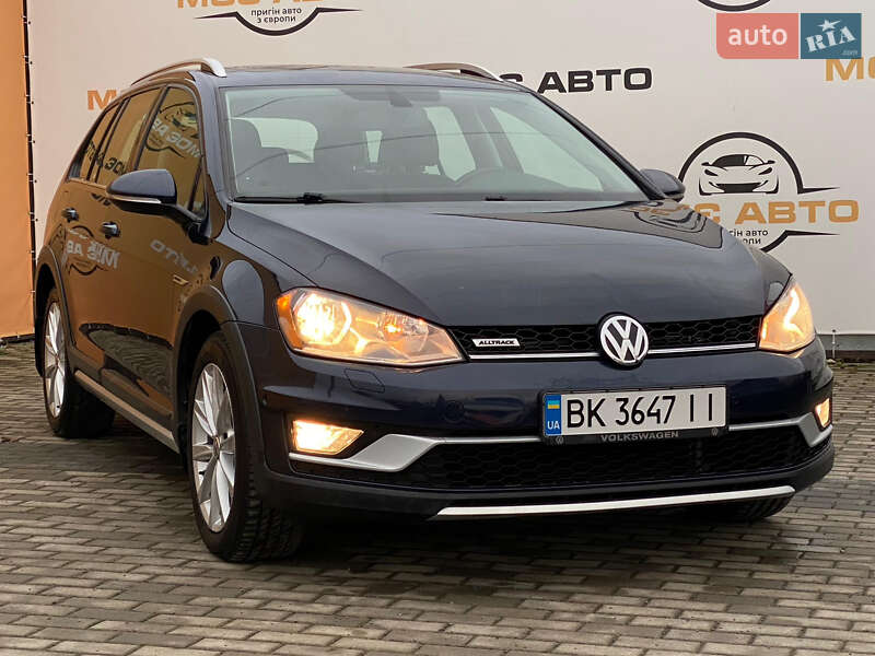 Універсал Volkswagen Golf 2017 в Рівному