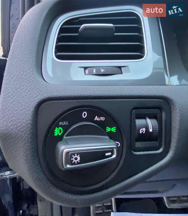 Універсал Volkswagen Golf 2017 в Рівному