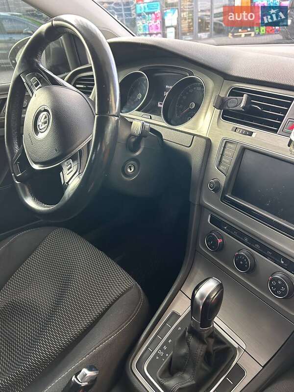 Хетчбек Volkswagen Golf 2016 в Городку