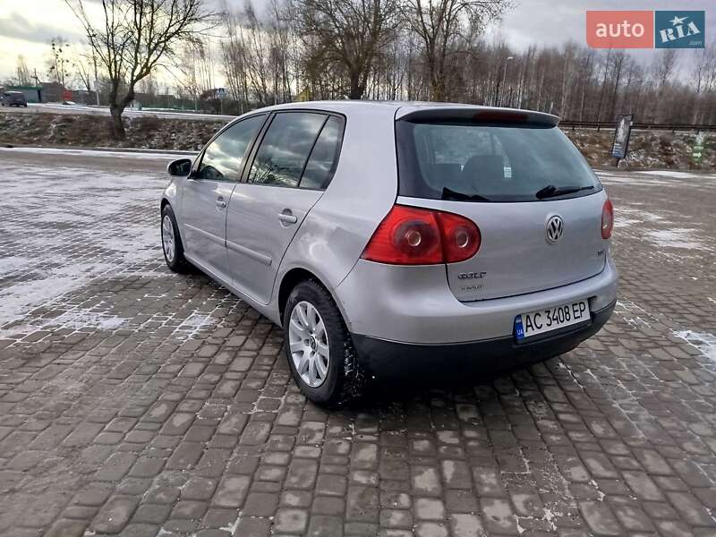 Хетчбек Volkswagen Golf 2005 в Ковелі