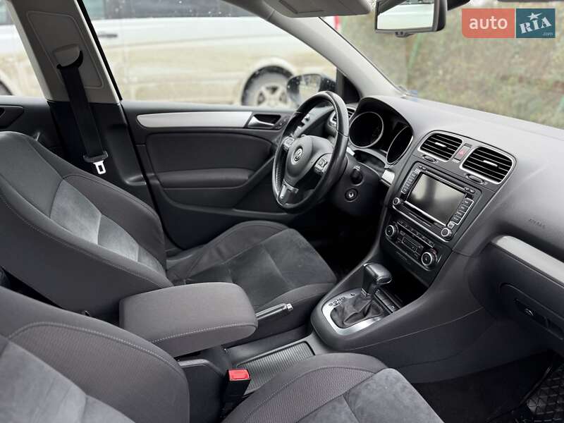 Хетчбек Volkswagen Golf 2010 в Ужгороді