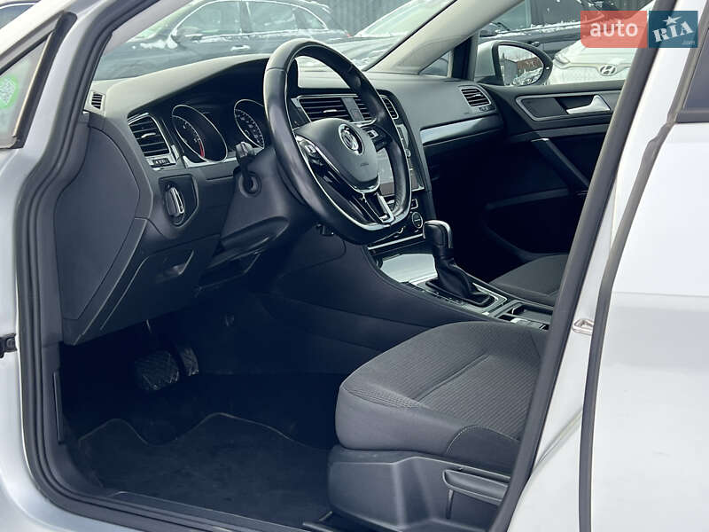 Универсал Volkswagen Golf 2019 в Луцке