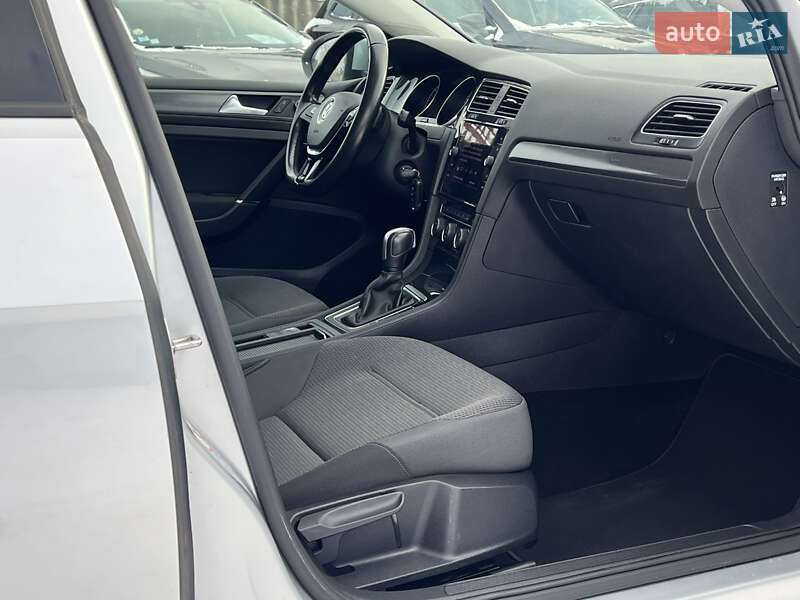 Универсал Volkswagen Golf 2019 в Луцке