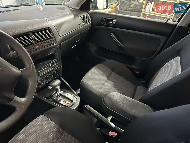 Хэтчбек Volkswagen Golf 2003 в Бучаче