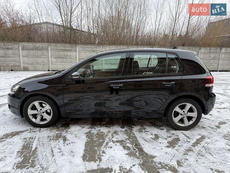 Хетчбек Volkswagen Golf 2010 в Ужгороді
