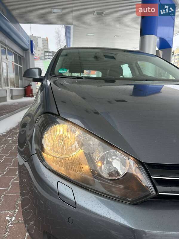 Універсал Volkswagen Golf 2010 в Сумах
