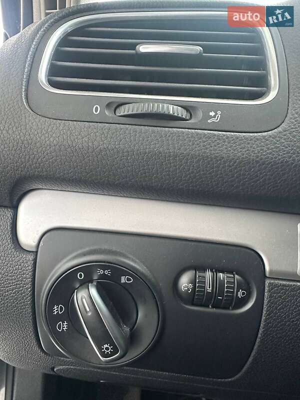 Універсал Volkswagen Golf 2010 в Сумах