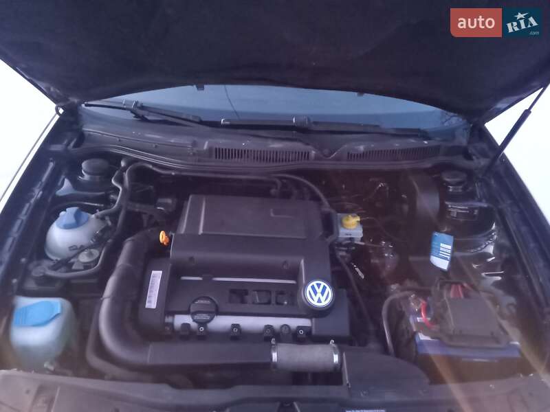 Хетчбек Volkswagen Golf 2003 в Тернополі