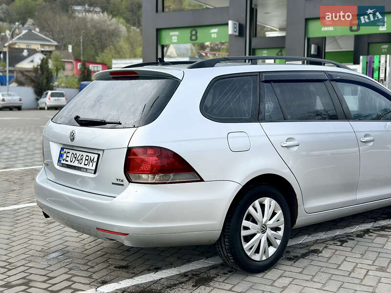 Універсал Volkswagen Golf 2010 в Чернівцях